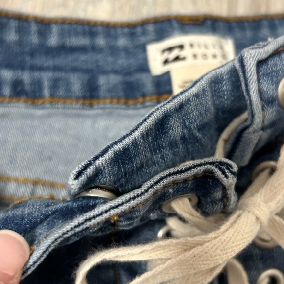 Women's Billabong Distressed Tie Short Jean Shorts - 26 - Picture 4 of 10